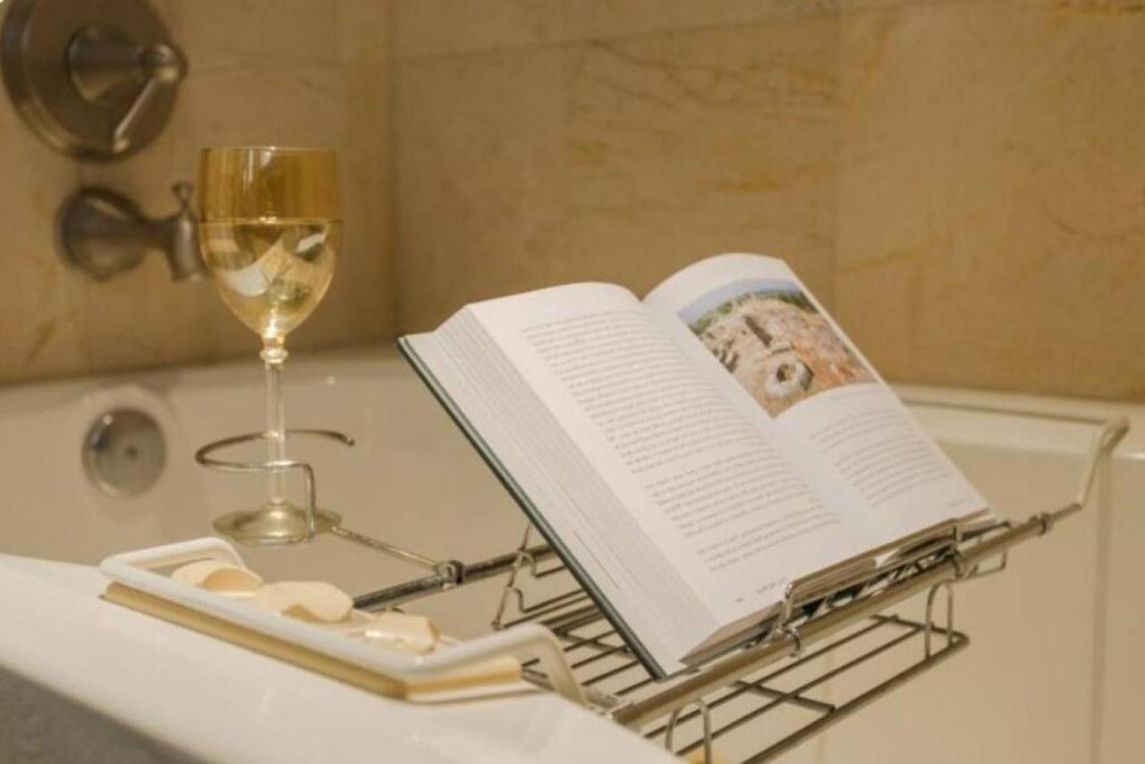Wine-Dine-Sunshine Cozy Flat In The Heart Of Dtsp Villa Sint-Petersburg Buitenkant foto