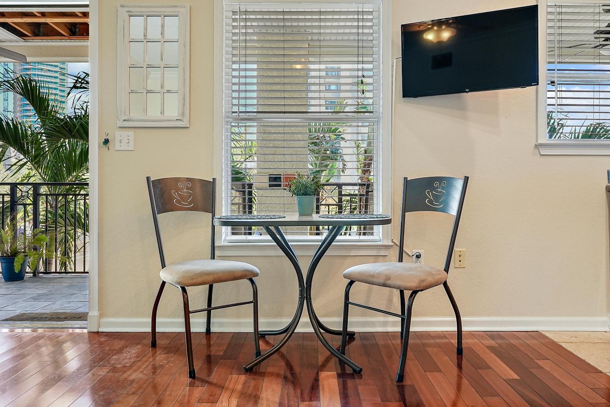 Wine-Dine-Sunshine Cozy Flat In The Heart Of Dtsp Villa Sint-Petersburg Buitenkant foto