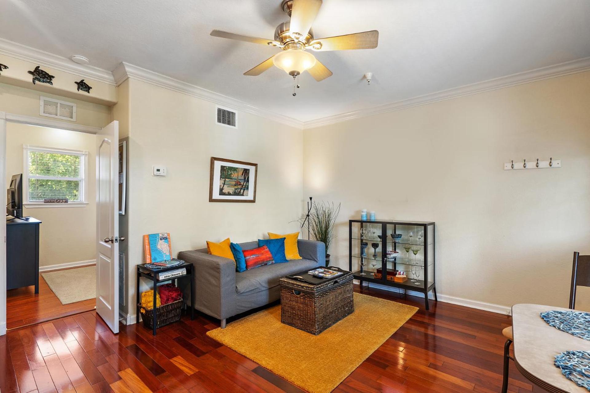 Wine-Dine-Sunshine Cozy Flat In The Heart Of Dtsp Villa Sint-Petersburg Buitenkant foto