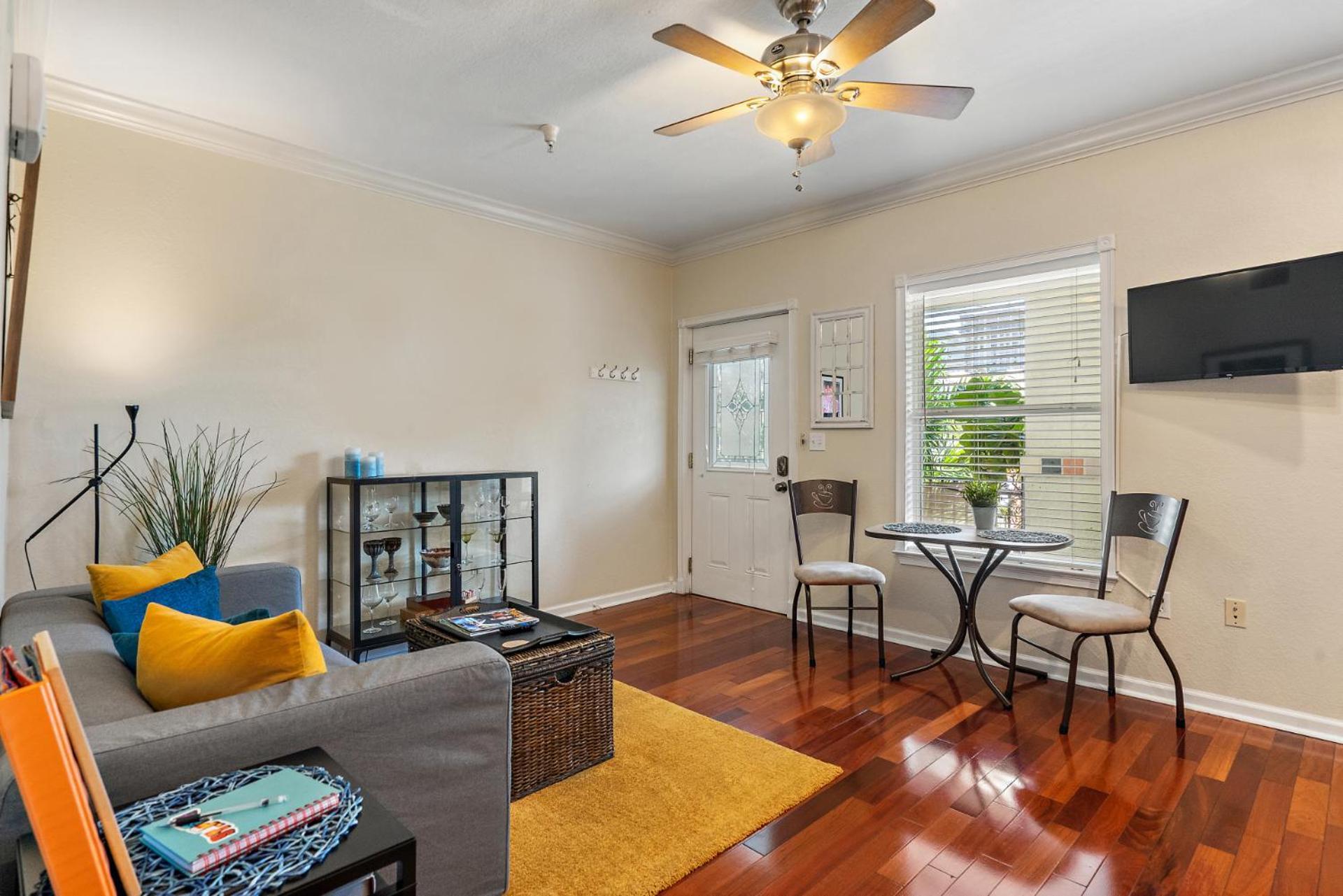 Wine-Dine-Sunshine Cozy Flat In The Heart Of Dtsp Villa Sint-Petersburg Buitenkant foto