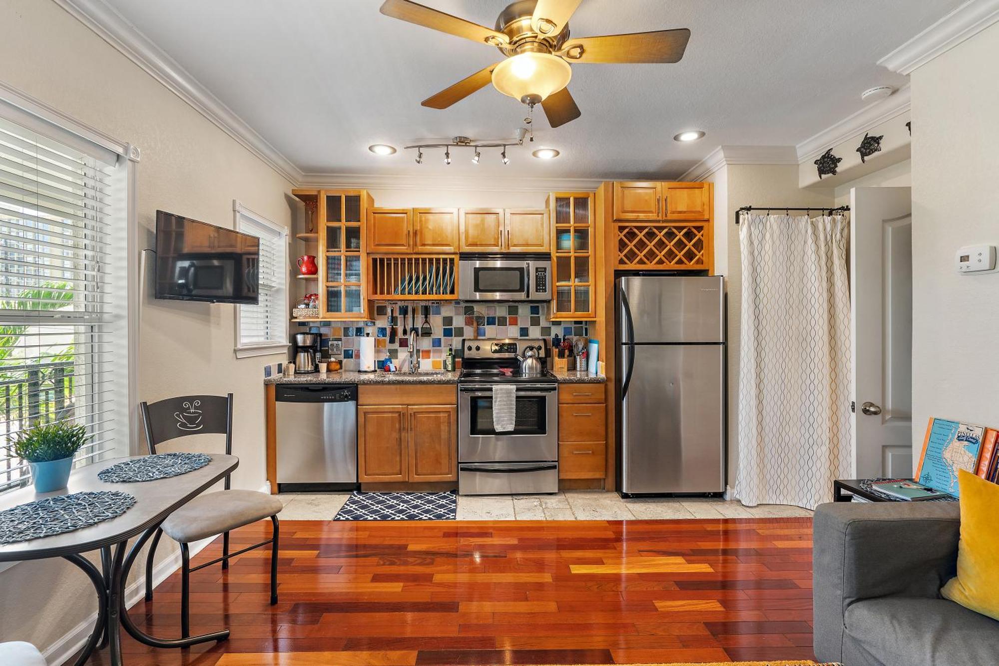 Wine-Dine-Sunshine Cozy Flat In The Heart Of Dtsp Villa Sint-Petersburg Buitenkant foto
